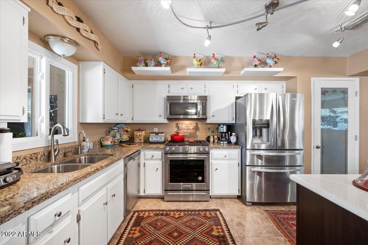 202 West Butler Drive Phoenix, AZ 85021 - Photo 1 of 23 08-Kitchen