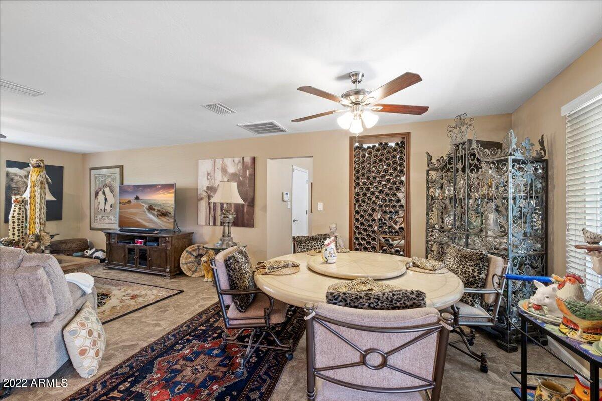 202 West Butler Drive Phoenix, AZ 85021 - Photo 11 of 23 10-Casual Dining
