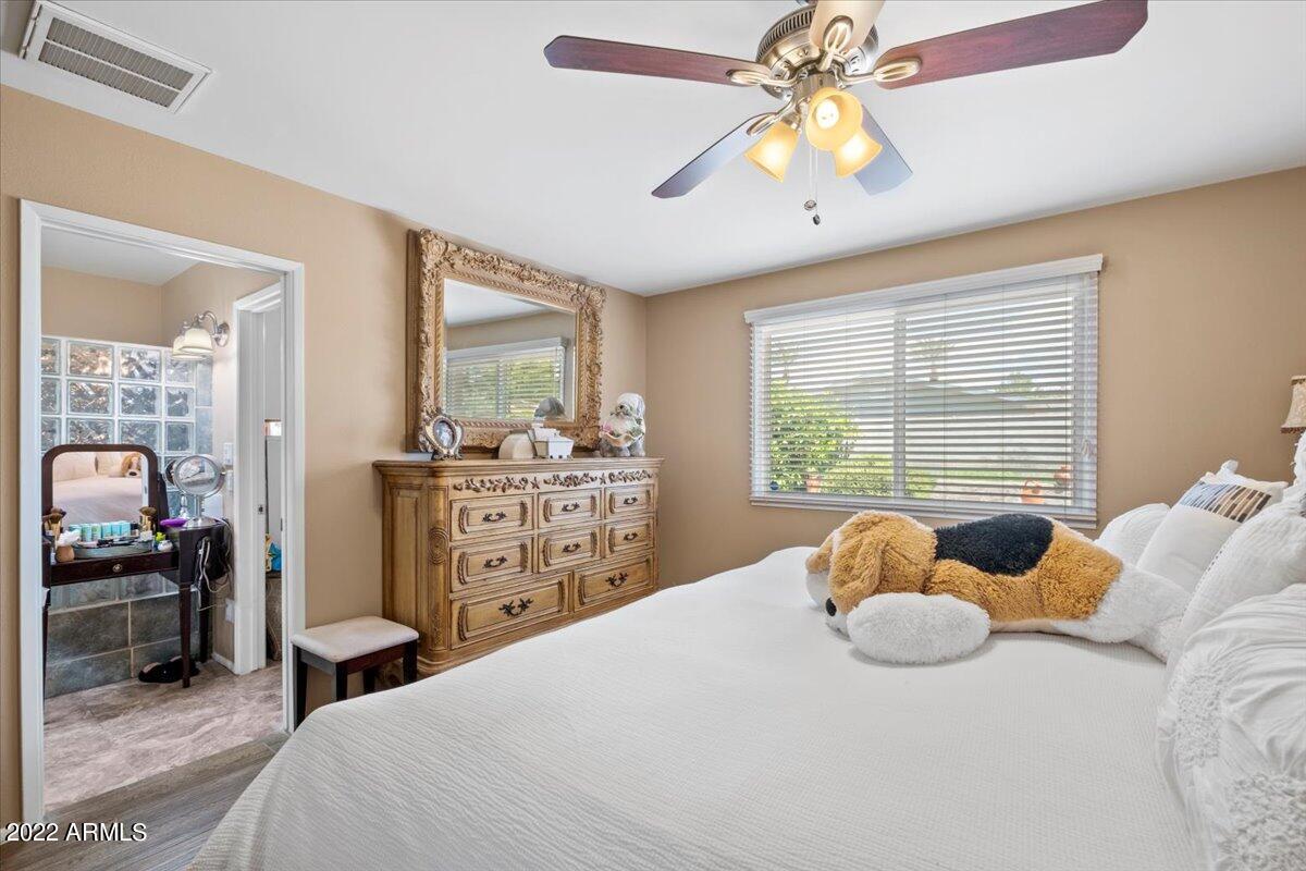 202 West Butler Drive Phoenix, AZ 85021 - Photo 15 of 23 14-Primary Bedroom