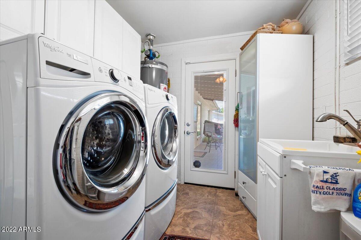 202 West Butler Drive Phoenix, AZ 85021 - Photo 19 of 23 18-Laundry