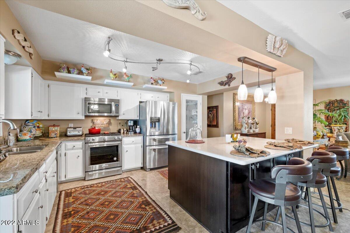 202 West Butler Drive Phoenix, AZ 85021 - Photo 3 of 23 09-Kitchen