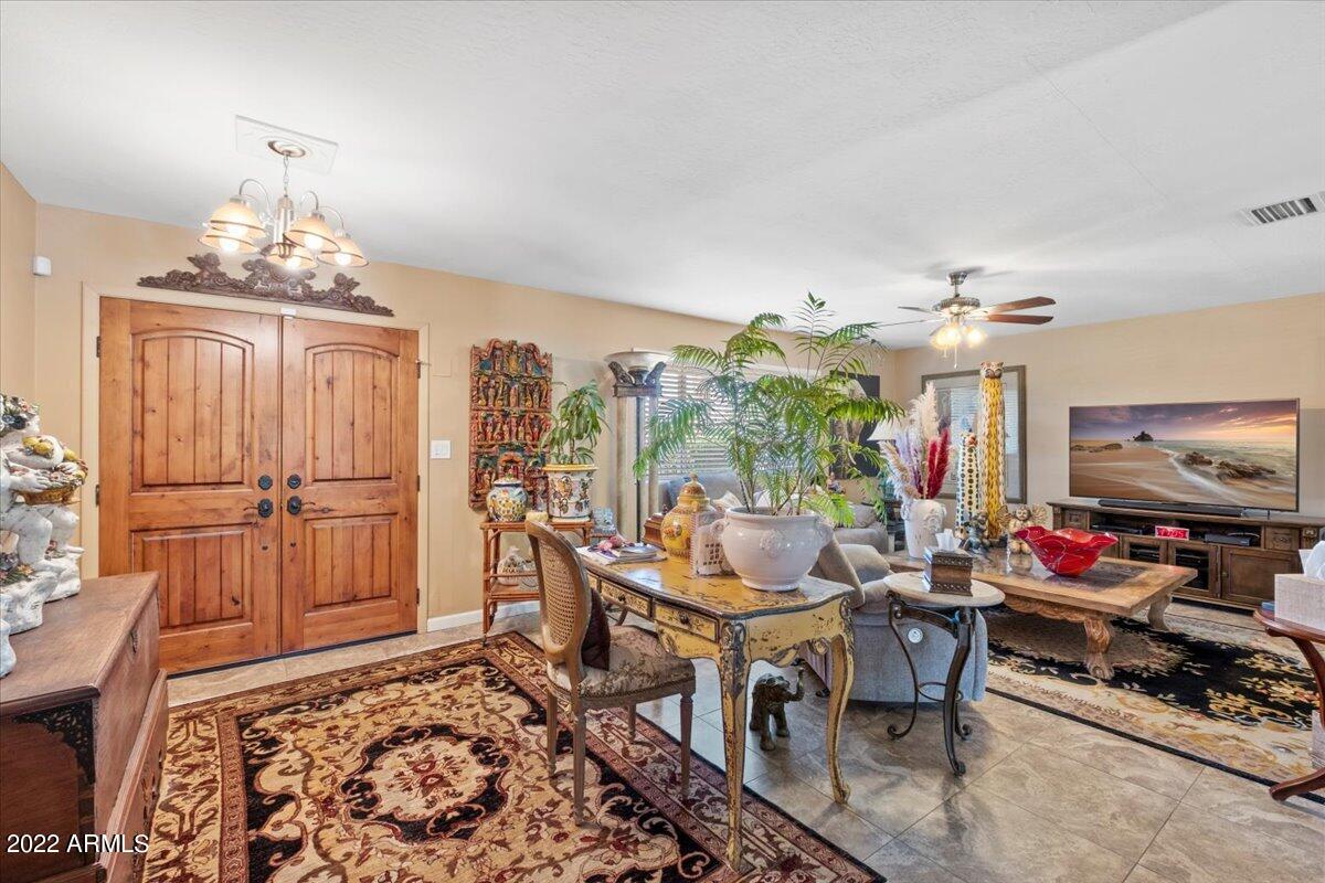 202 West Butler Drive Phoenix, AZ 85021 - Photo 8 of 23 03-Foyer