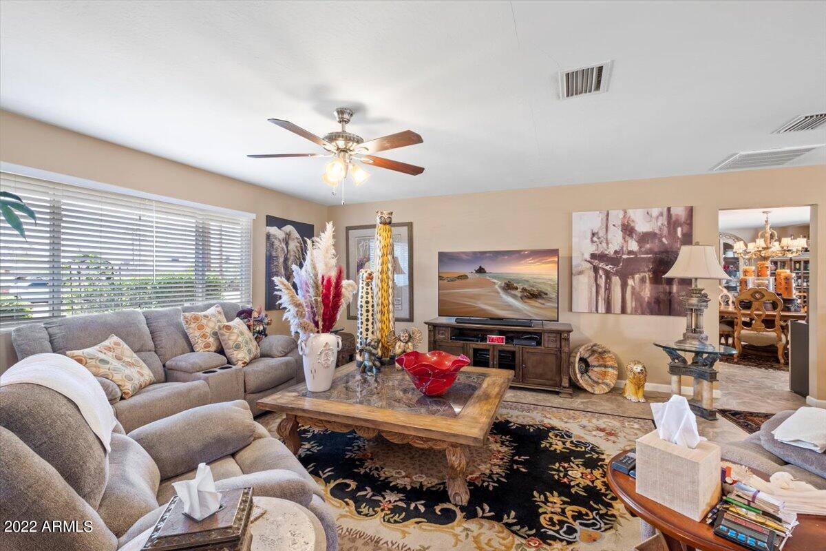 202 West Butler Drive Phoenix, AZ 85021 - Photo 9 of 23 04-Living Room