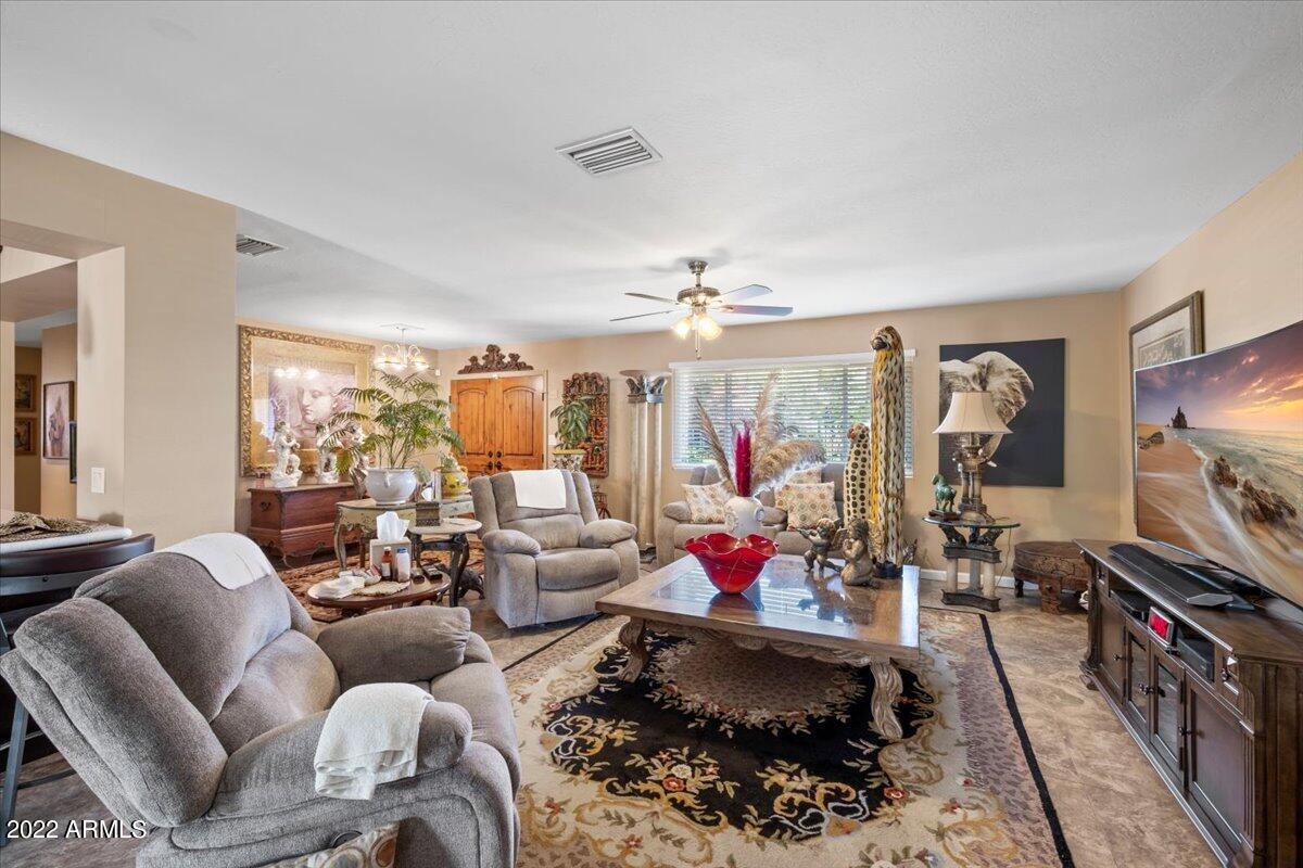 202 West Butler Drive Phoenix, AZ 85021 - Photo 10 of 23 05-Living Room