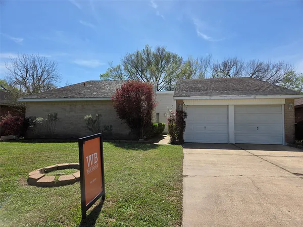 $1,800 | 16506 Forest Bend Avenue, Friendswood, TX 77546
