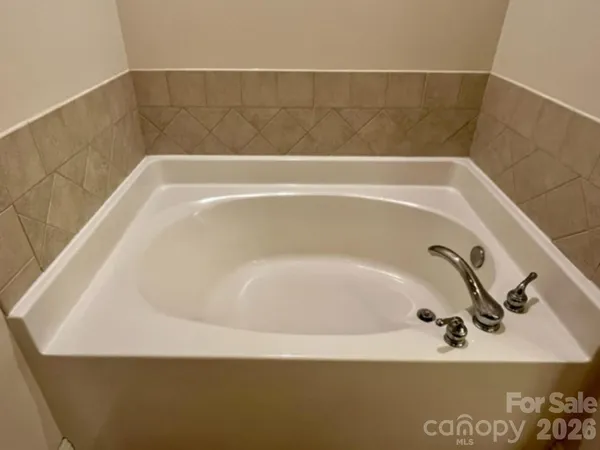 $530,000 | 10914 Casetta Drive, Matthews, NC 28105