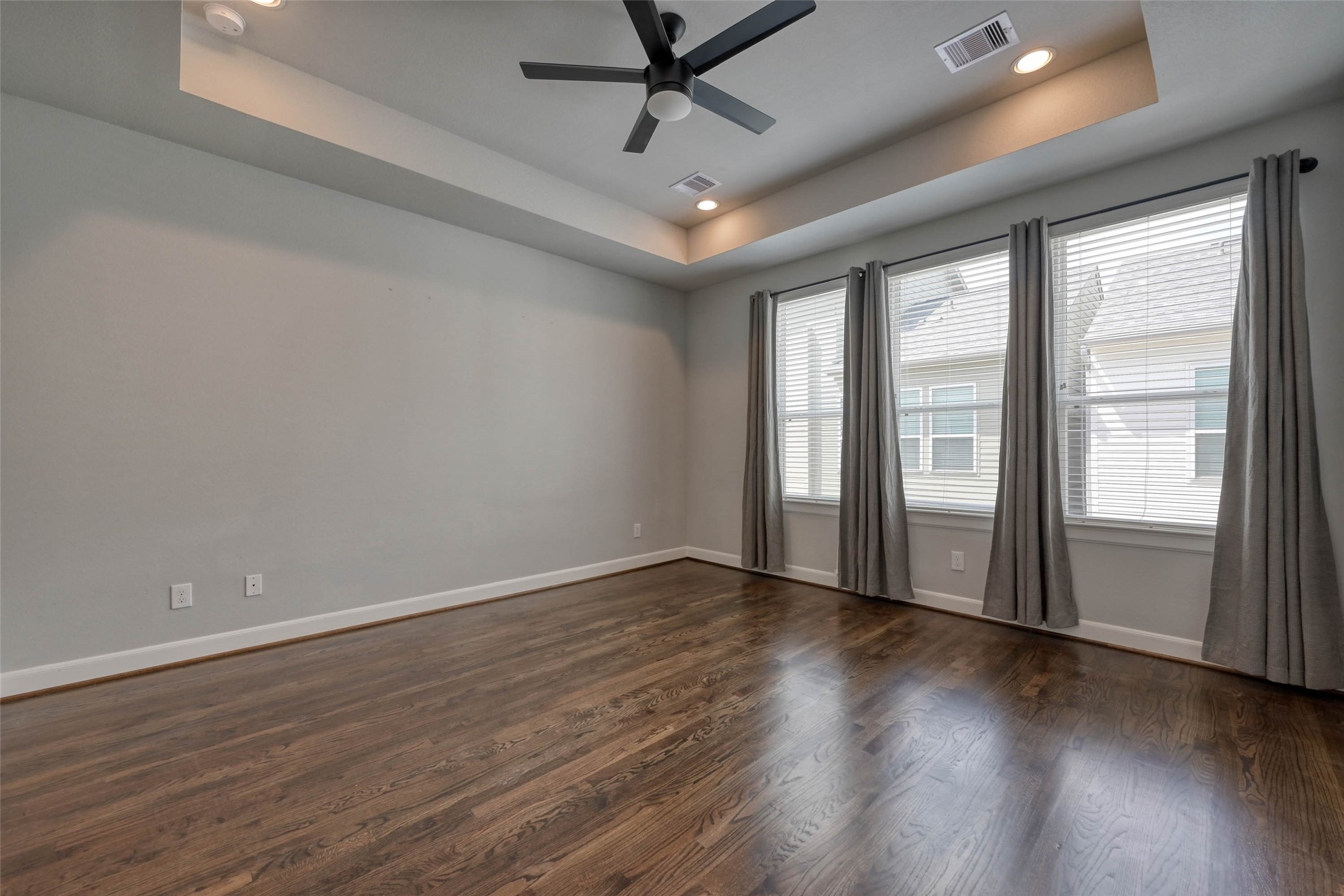 951 West 17th Street Houston, TX 77008 - Photo 19 of 30 The Primary Bedroom Located on the Third Floor with Tray Ceiling and Beautiful Hardwood Floor.