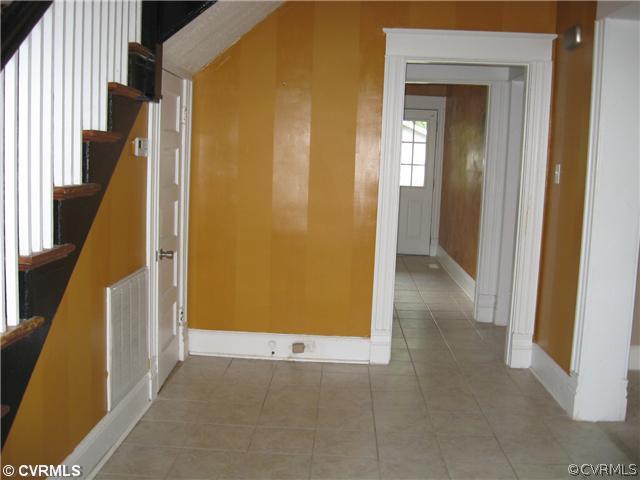 100 West Graham Road Richmond, VA 23222 - Photo 2 of 10 Foyer