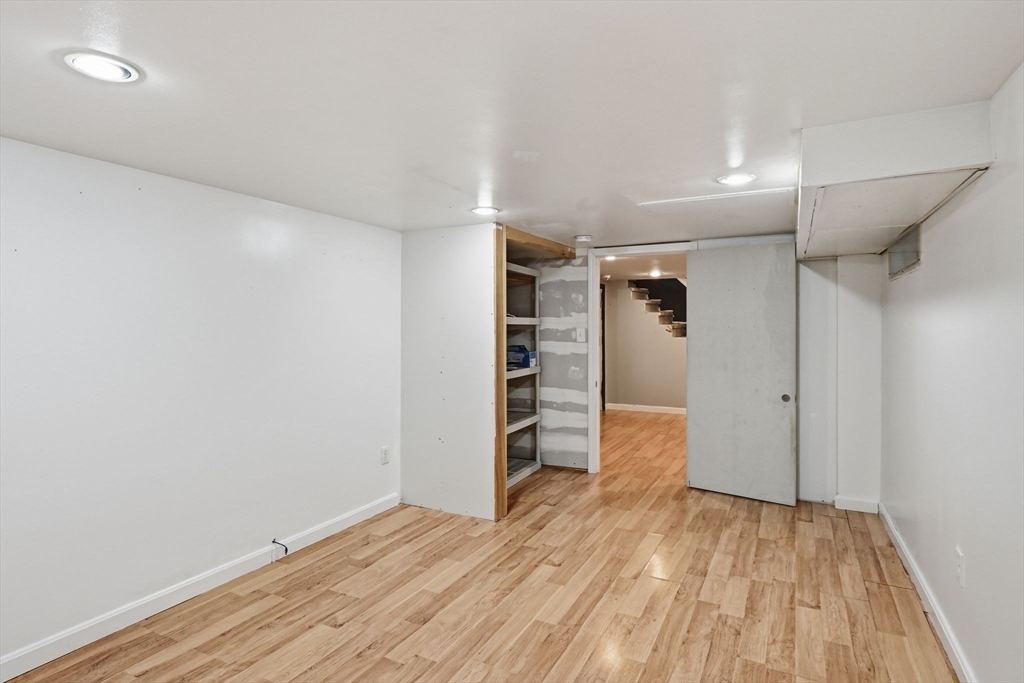 881 Roosevelt Avenue Springfield, MA 01109 - Photo 27 of 35