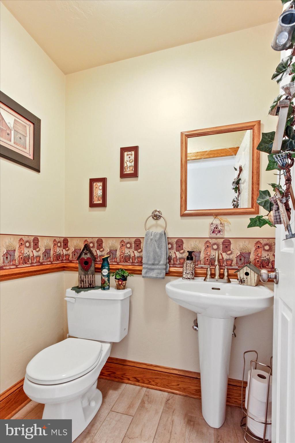 1008 Woodridge Road Red Lion, PA 17356 - Photo 16 of 33 Powder Room