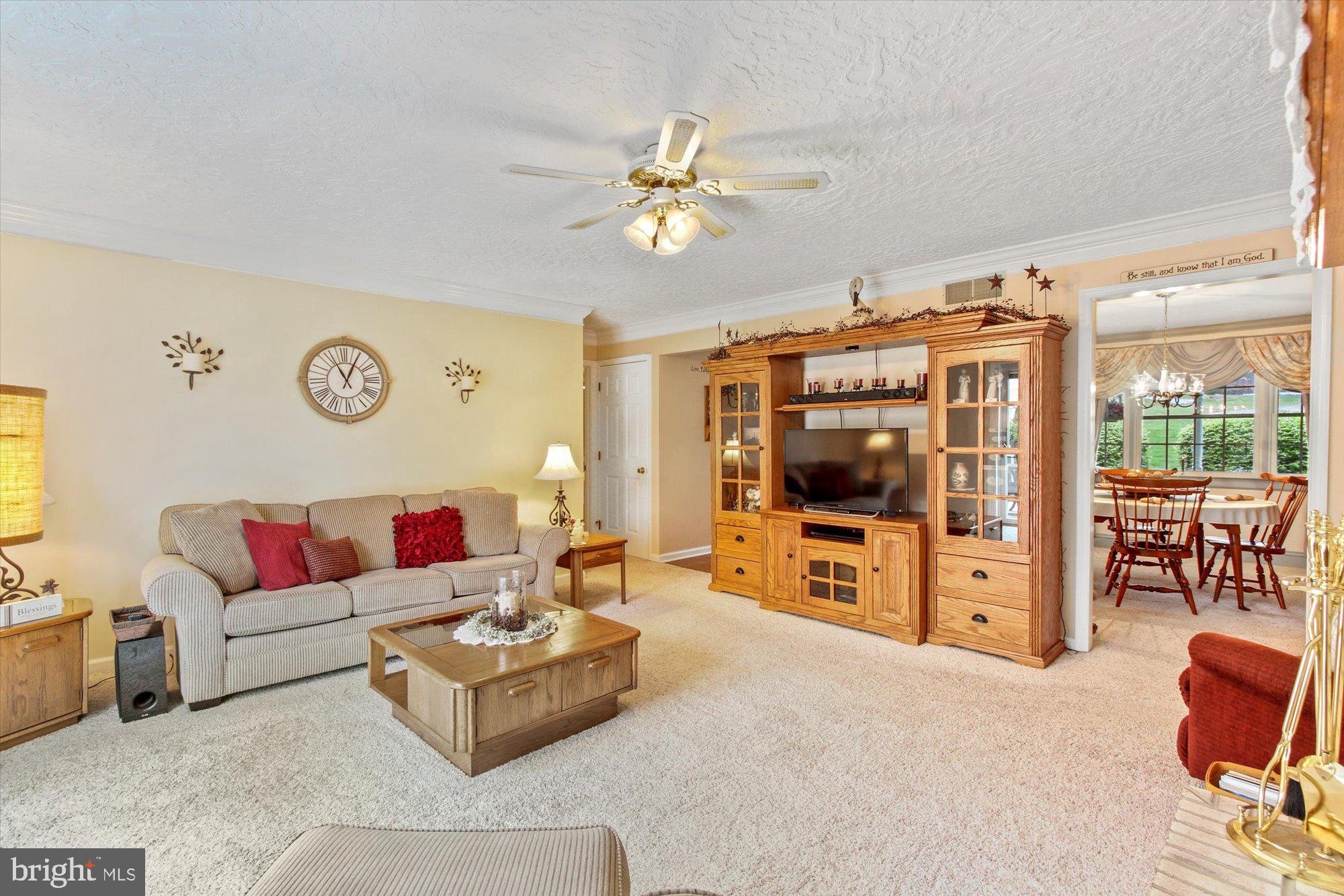 1008 Woodridge Road Red Lion, PA 17356 - Photo 7 of 33 Living Room