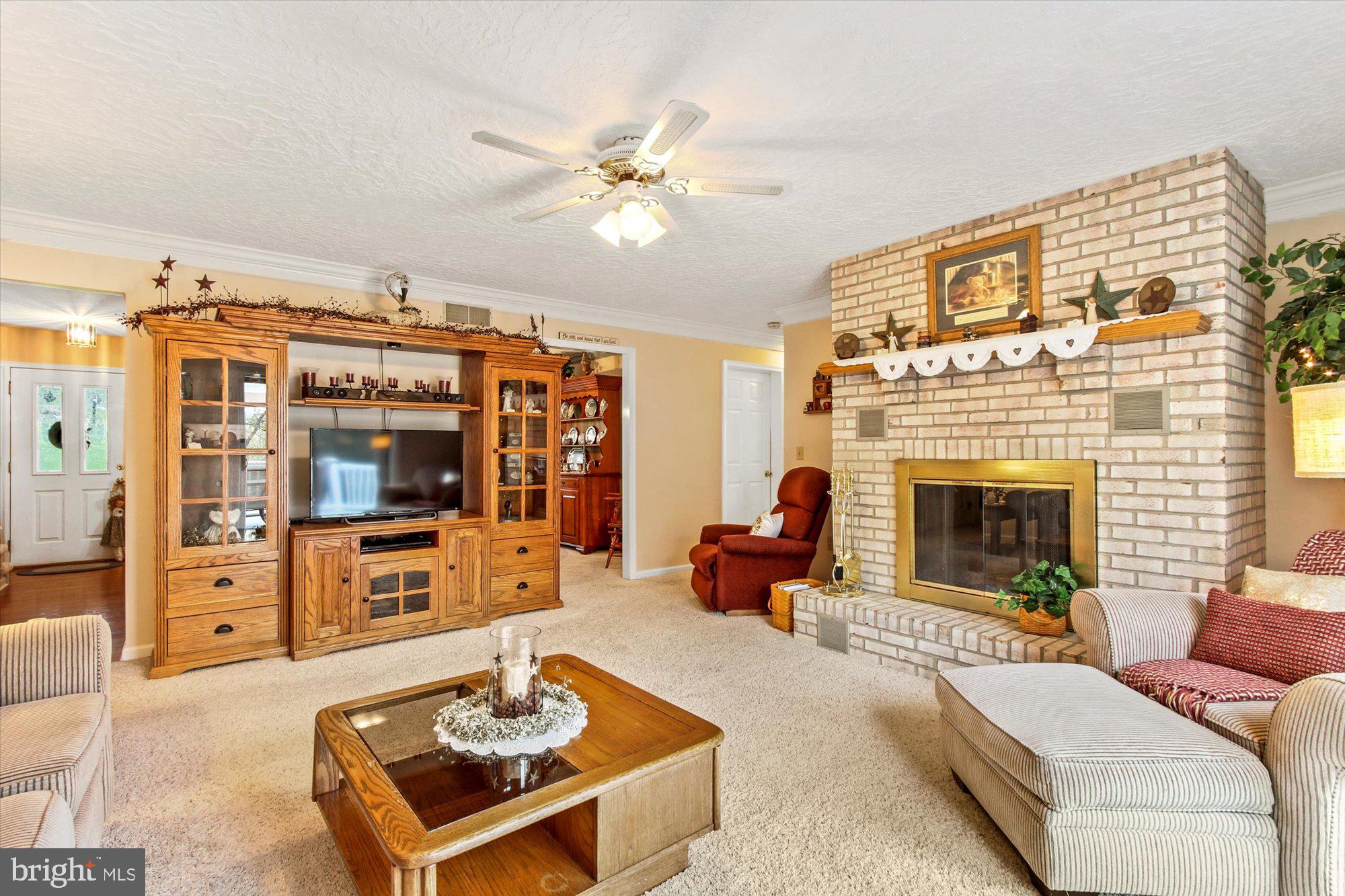 1008 Woodridge Road Red Lion, PA 17356 - Photo 8 of 33 Living Room