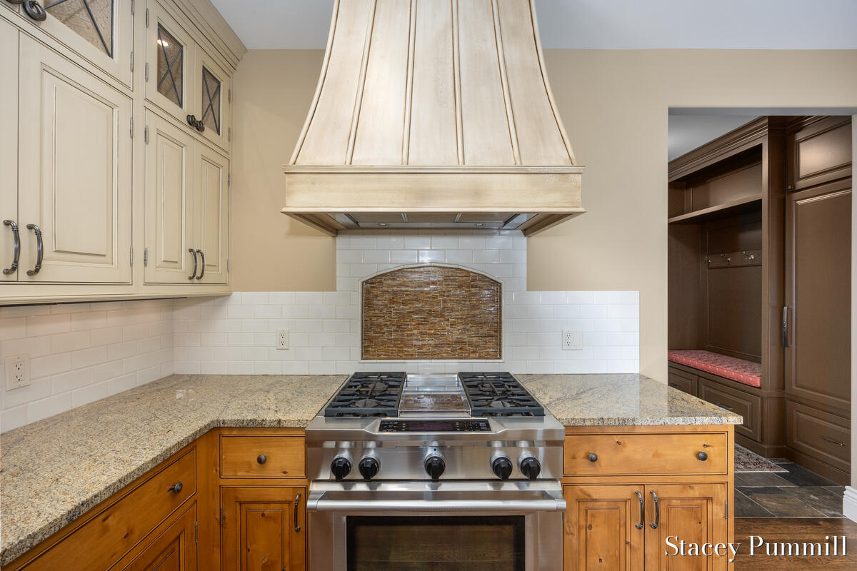 6450 Roma Terrace Drive Northeast Ada, MI 49301 - Photo 14 of 70 https___photoreal.io_wp-content_photorea