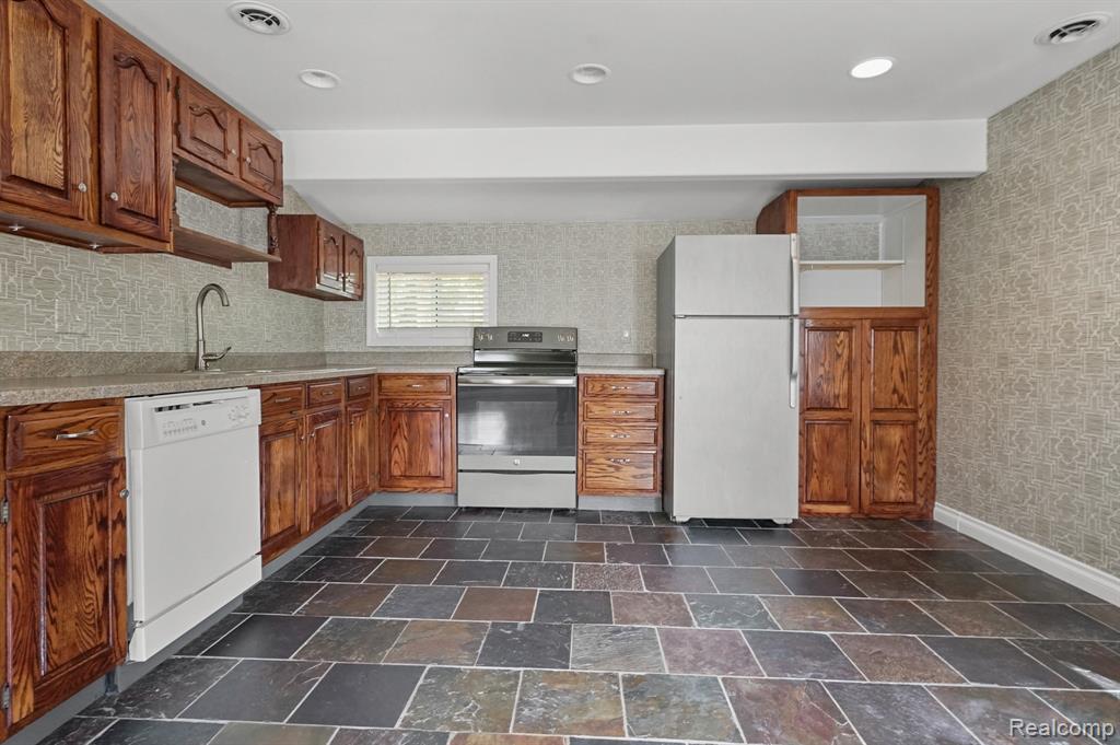 9106 Maple Road Algonac, MI 48001 - Photo 12 of 30 Gallery Image 12