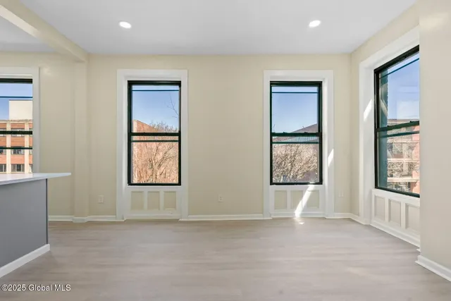 $1,700 | 170 Washington Avenue, Unit 3A, Albany, NY 12210