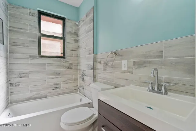 $1,700 | 170 Washington Avenue, Unit 3A, Albany, NY 12210