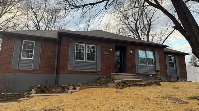 $369,500 | 22 Locust Lane, Warrensburg, MO 64093