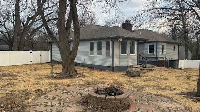 $369,500 | 22 Locust Lane, Warrensburg, MO 64093