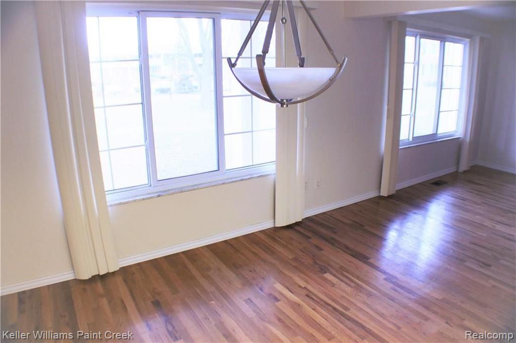29384 Hoover Road Warren, MI 48093 - Photo 5 of 19