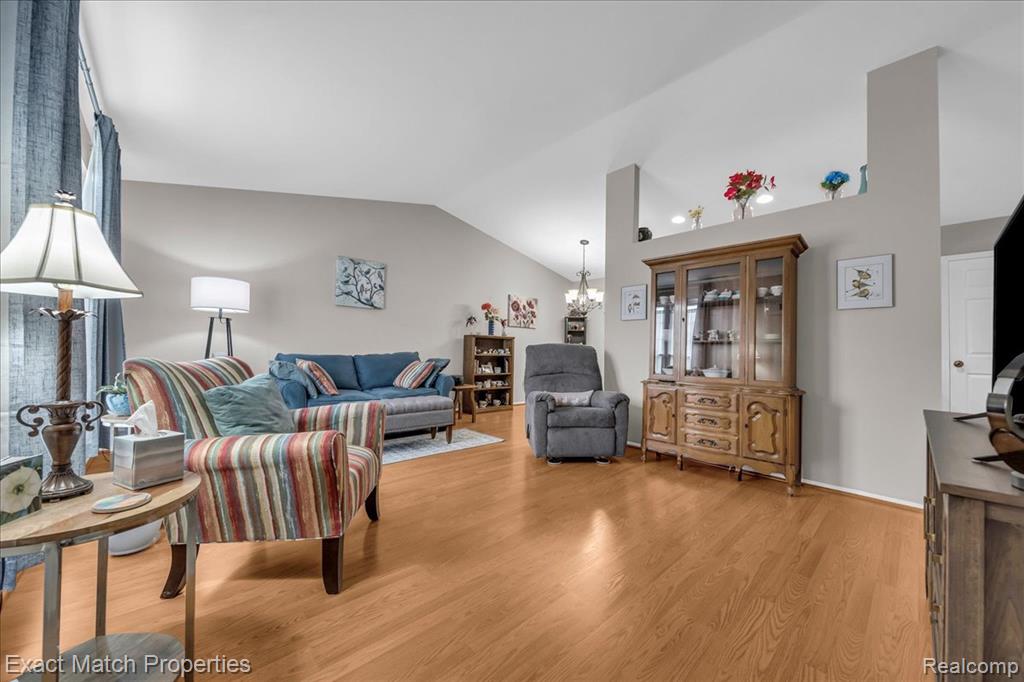 140 Pine Tree Ridge, Unit 2 Waterford, MI 48327 - Photo 14 of 46 Gallery Image 14