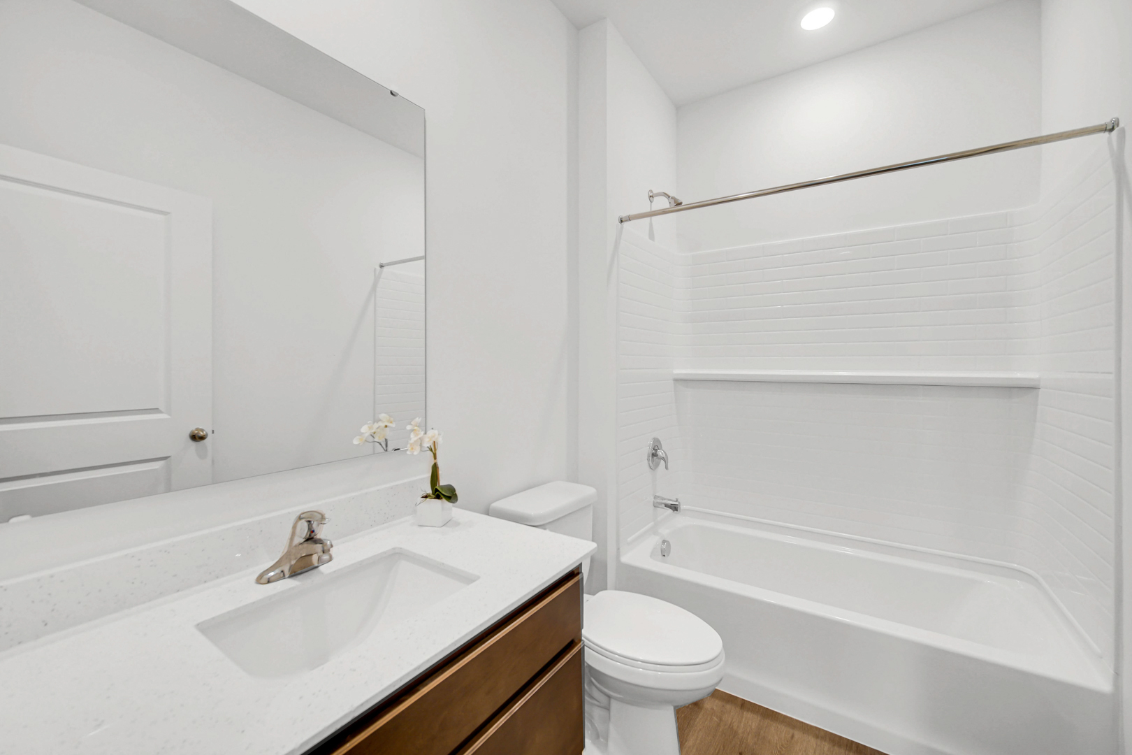 2930 Harnish Drive Algonquin, IL 60102 - Photo 19 of 32 a bathroom with a sink toilet and a bathtub