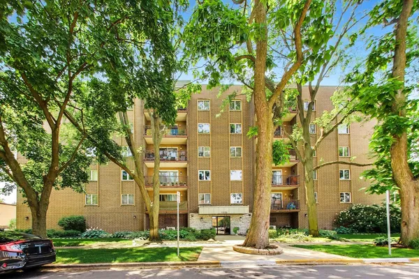 $297,500 | 1365 Ashland Avenue, Unit 501, Des Plaines, IL 60016