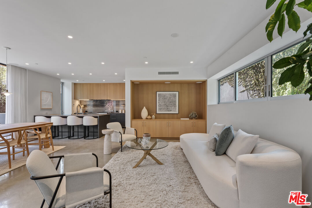 1601 Shell Avenue Venice, CA 90291 - Photo 16 of 61 a living room with furniture and a large window