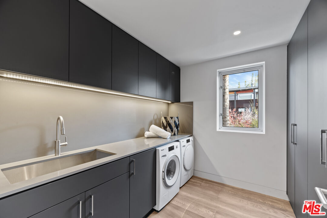 1601 Shell Avenue Venice, CA 90291 - Photo 24 of 61 a utility room with cabinets dryer and washer