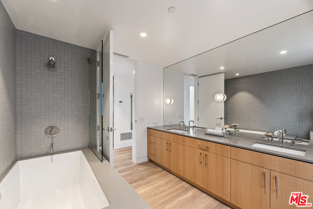 1601 Shell Avenue Venice, CA 90291 - Photo 27 of 61 a spacious bathroom with a double vanity sink mirror and double