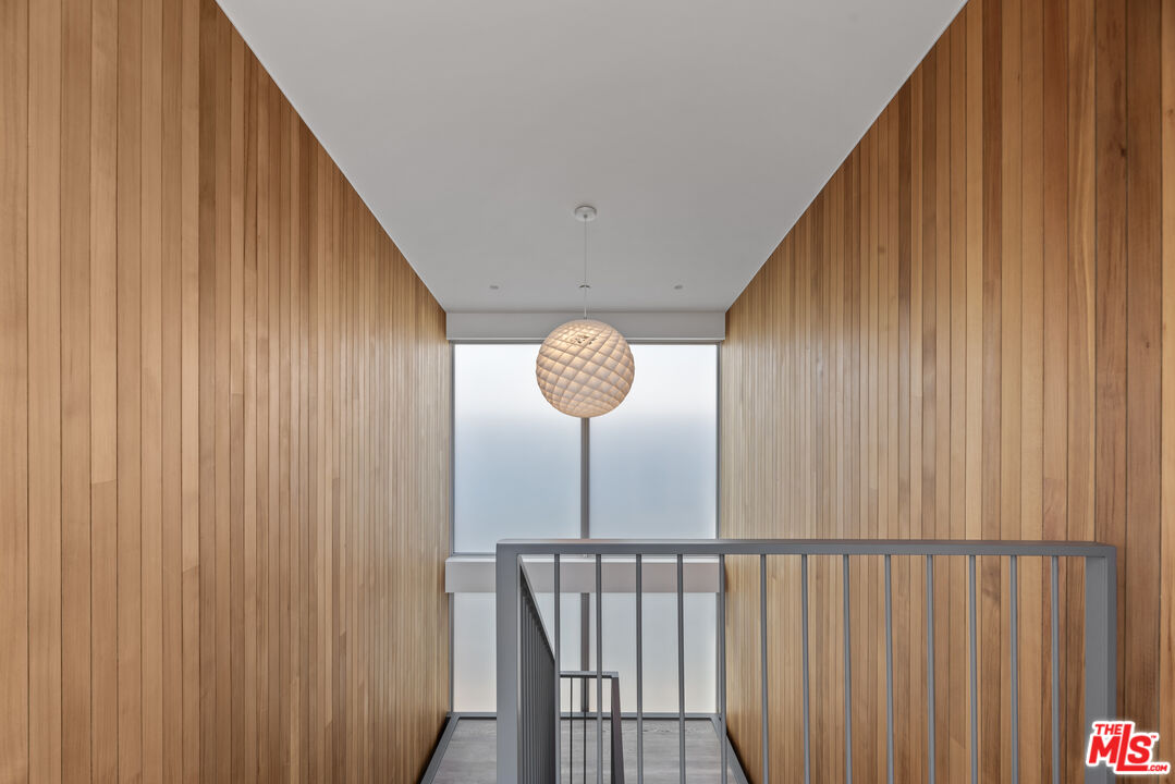 1601 Shell Avenue Venice, CA 90291 - Photo 35 of 61 a view of a hallway with a window