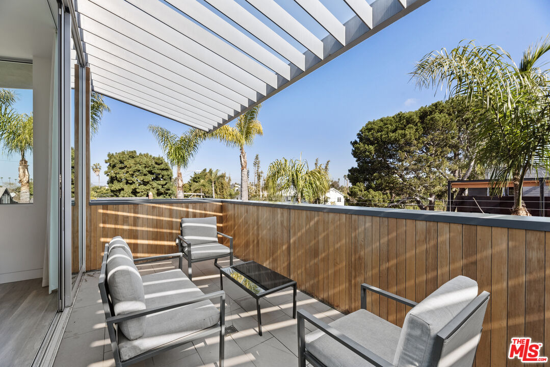 1601 Shell Avenue Venice, CA 90291 - Photo 37 of 61 a view of a chairs and table in the balcony
