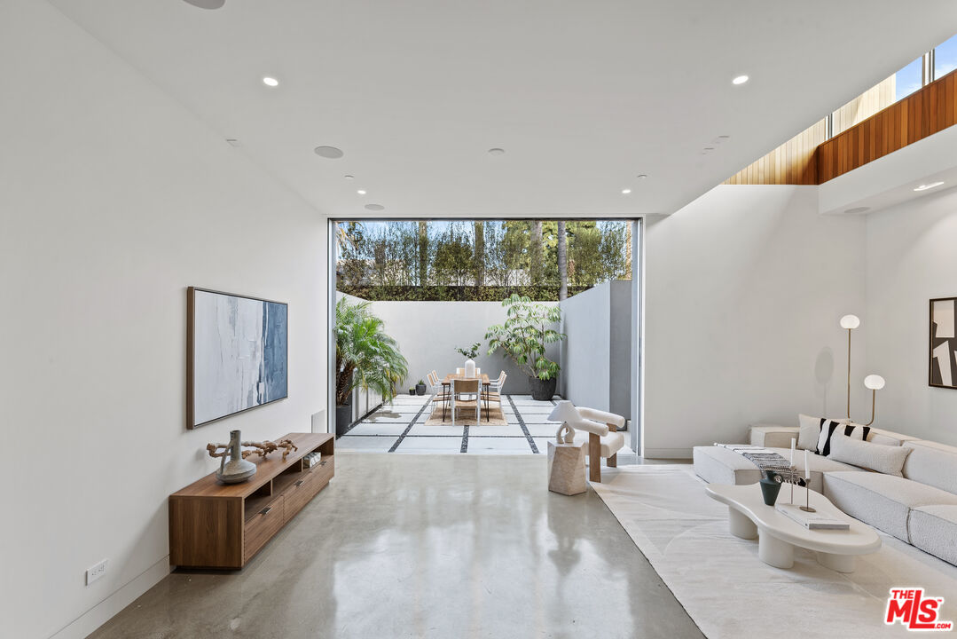 1601 Shell Avenue Venice, CA 90291 - Photo 4 of 61 a living room with furniture and a large window