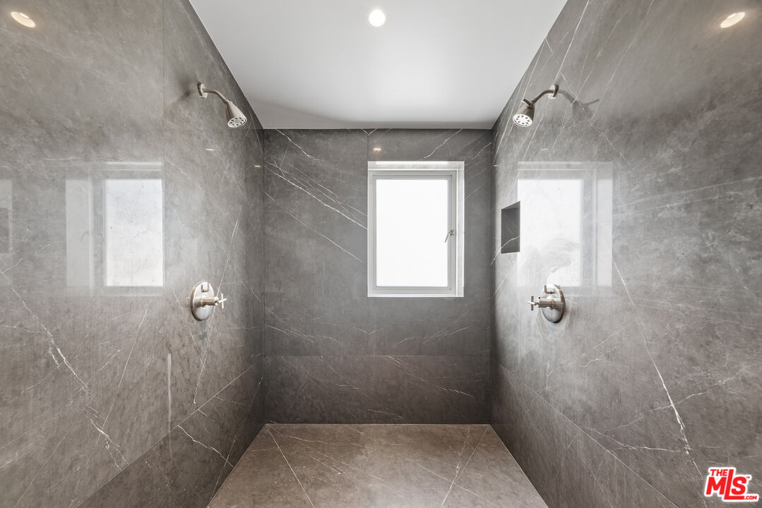 1601 Shell Avenue Venice, CA 90291 - Photo 45 of 61 a bathroom with a shower