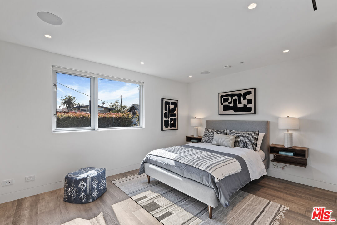 1601 Shell Avenue Venice, CA 90291 - Photo 48 of 61 a bedroom with a bed and a painting on the wall