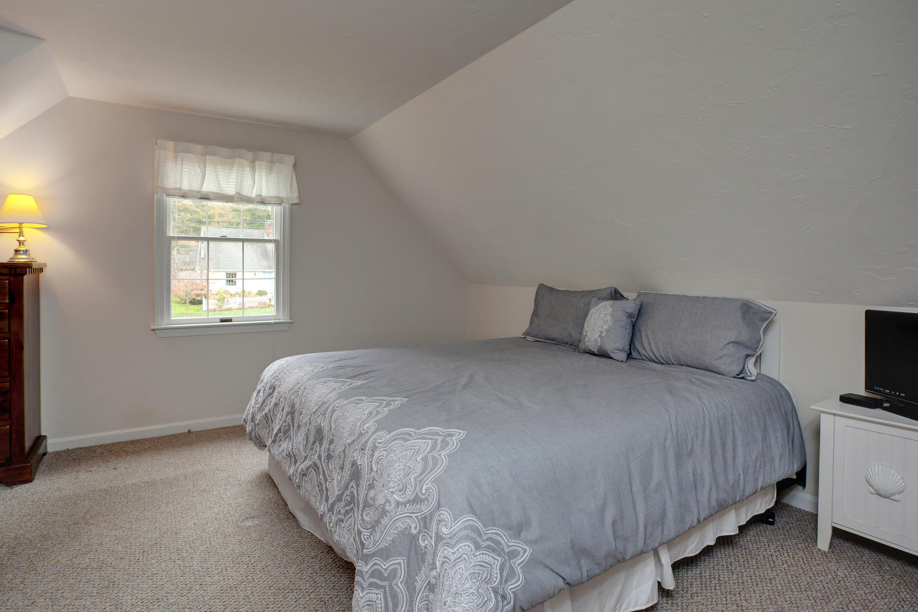 2 Timberknoll Road Pocasset, MA 02559 - Photo 18 of 26 a bedroom with a bed and window