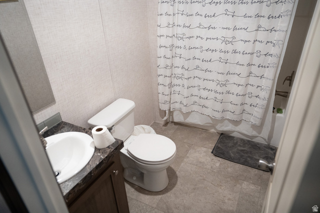 2491 Highway 89, Unit 111 Pleasant View, UT 84404 - Photo 15 of 20 Full bath with vanity and shower / tub combo with curtain