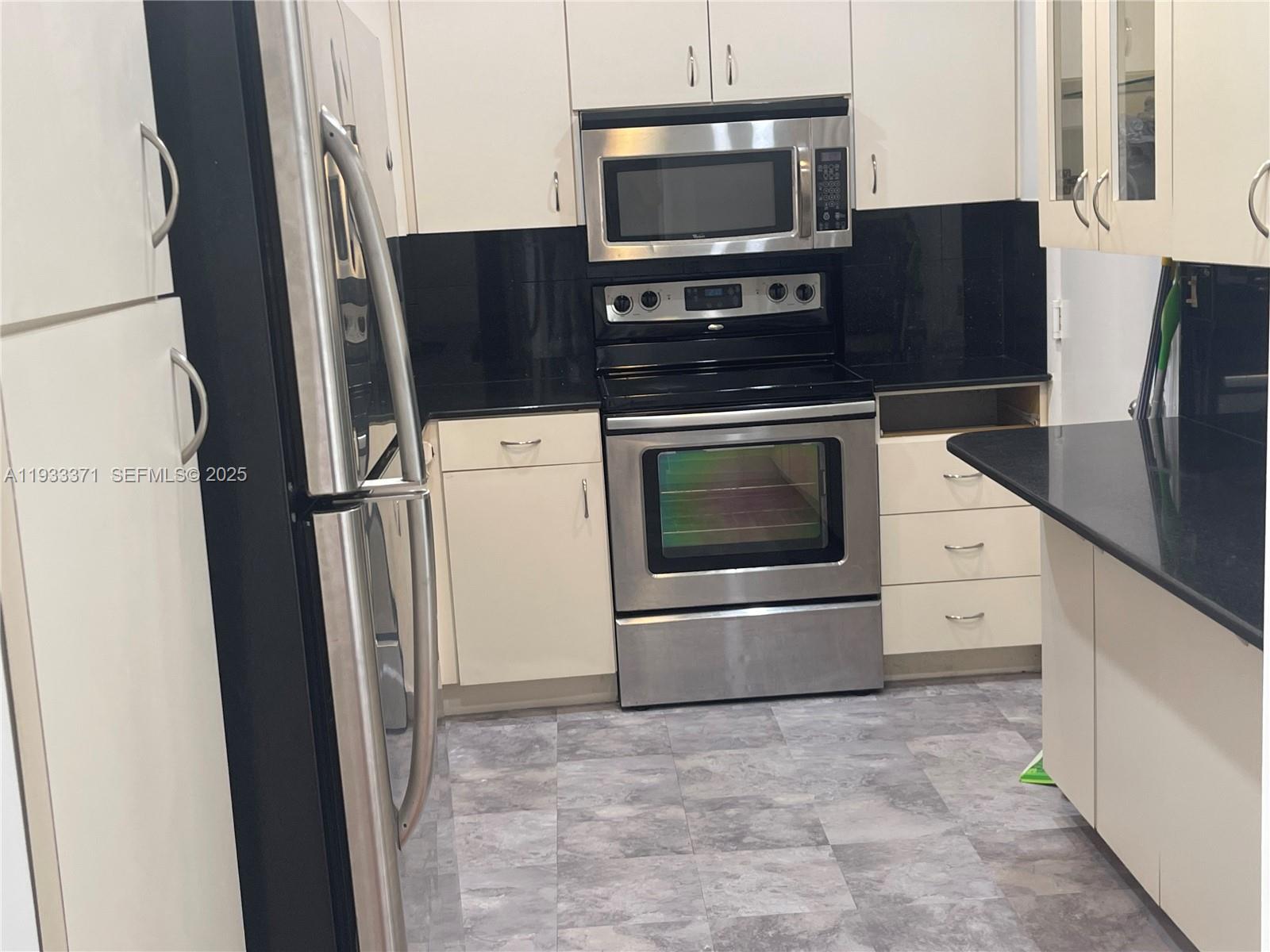 5005 Collins Avenue, Unit 715 Miami Beach, FL 33140 - Photo 4 of 19