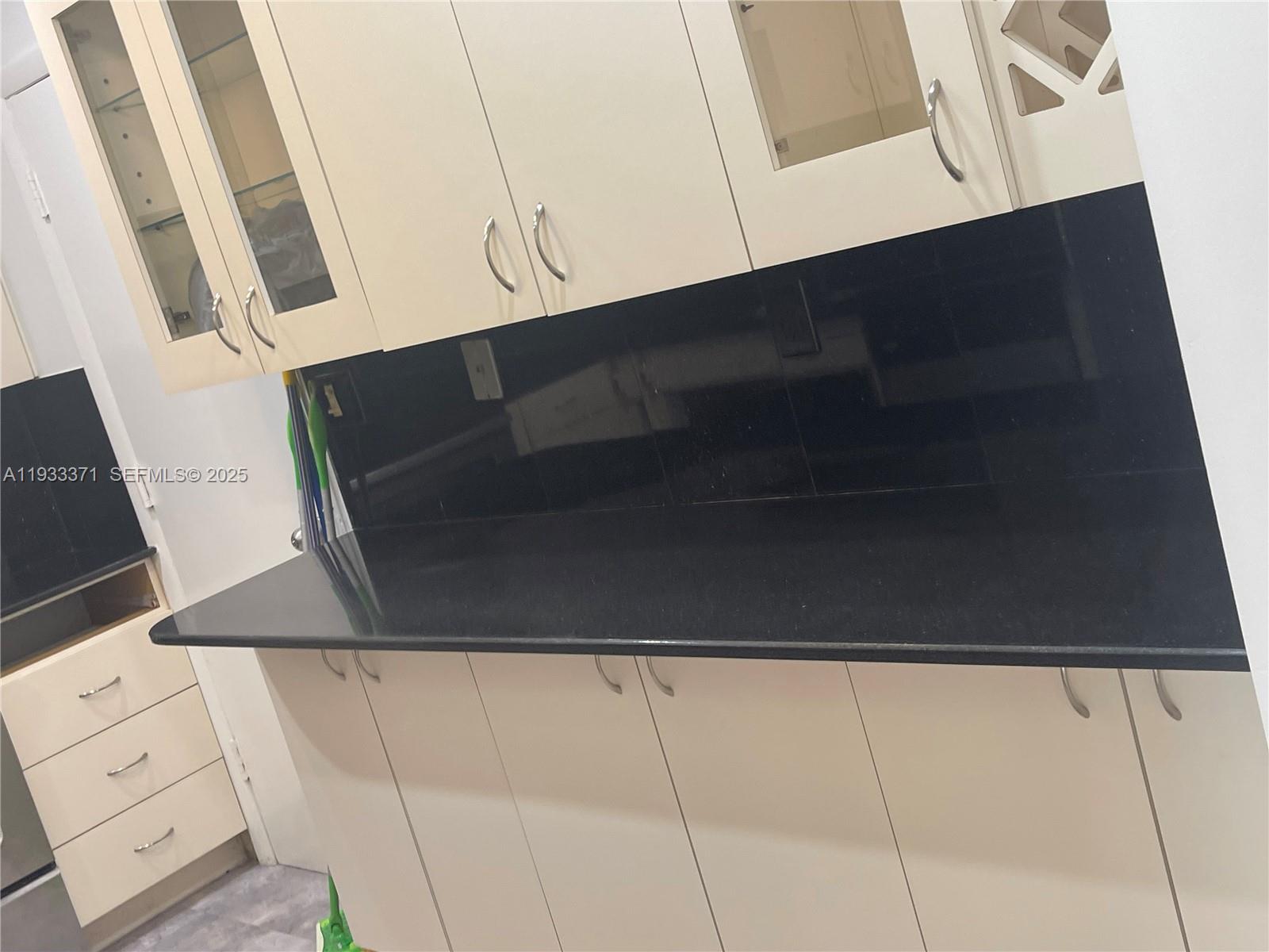 5005 Collins Avenue, Unit 715 Miami Beach, FL 33140 - Photo 5 of 19