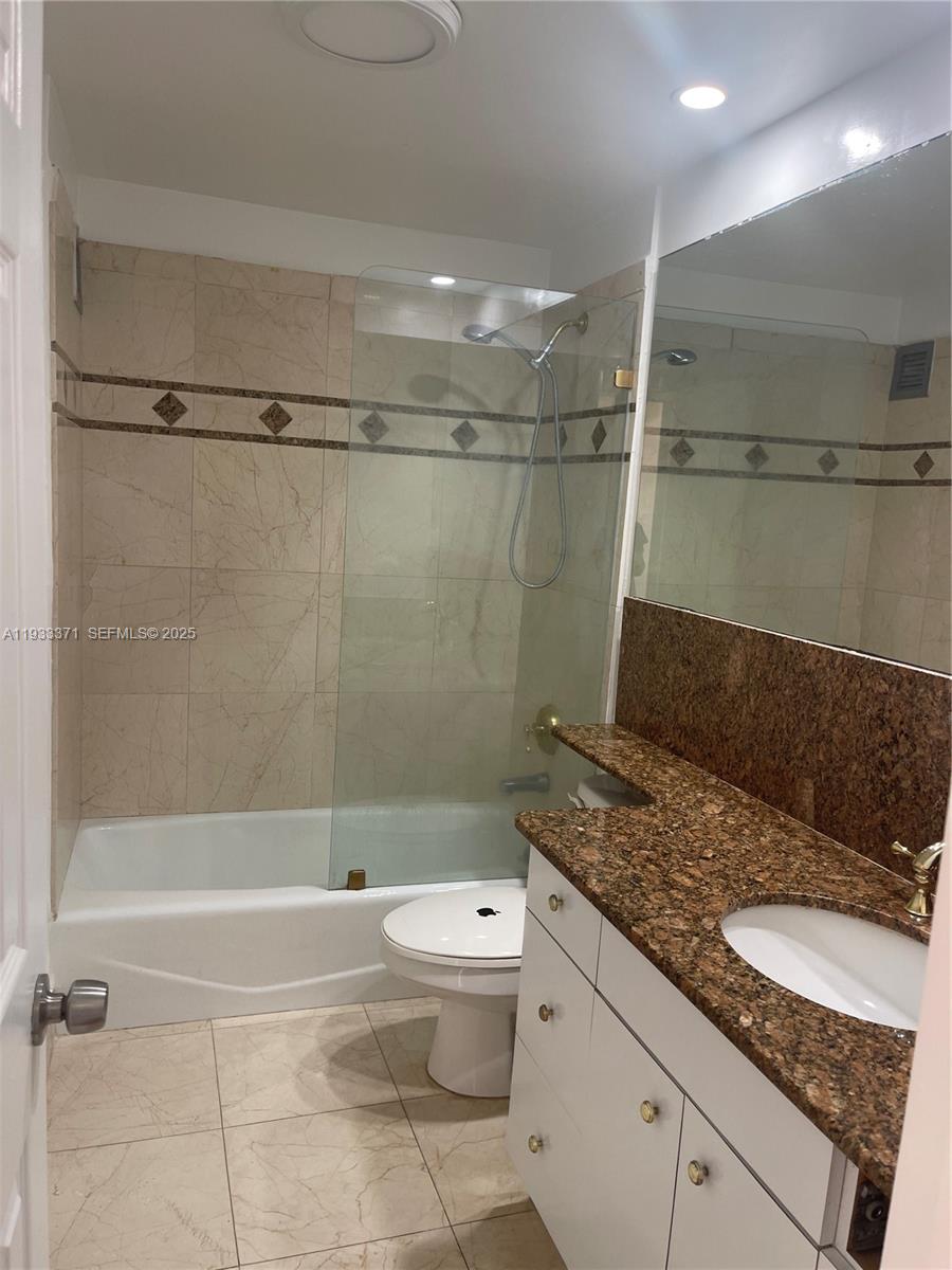 5005 Collins Avenue, Unit 715 Miami Beach, FL 33140 - Photo 8 of 19