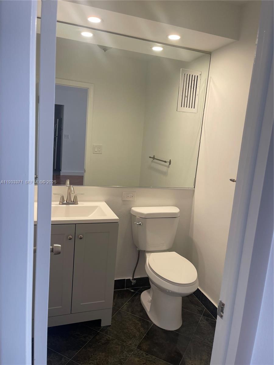 5005 Collins Avenue, Unit 715 Miami Beach, FL 33140 - Photo 10 of 19