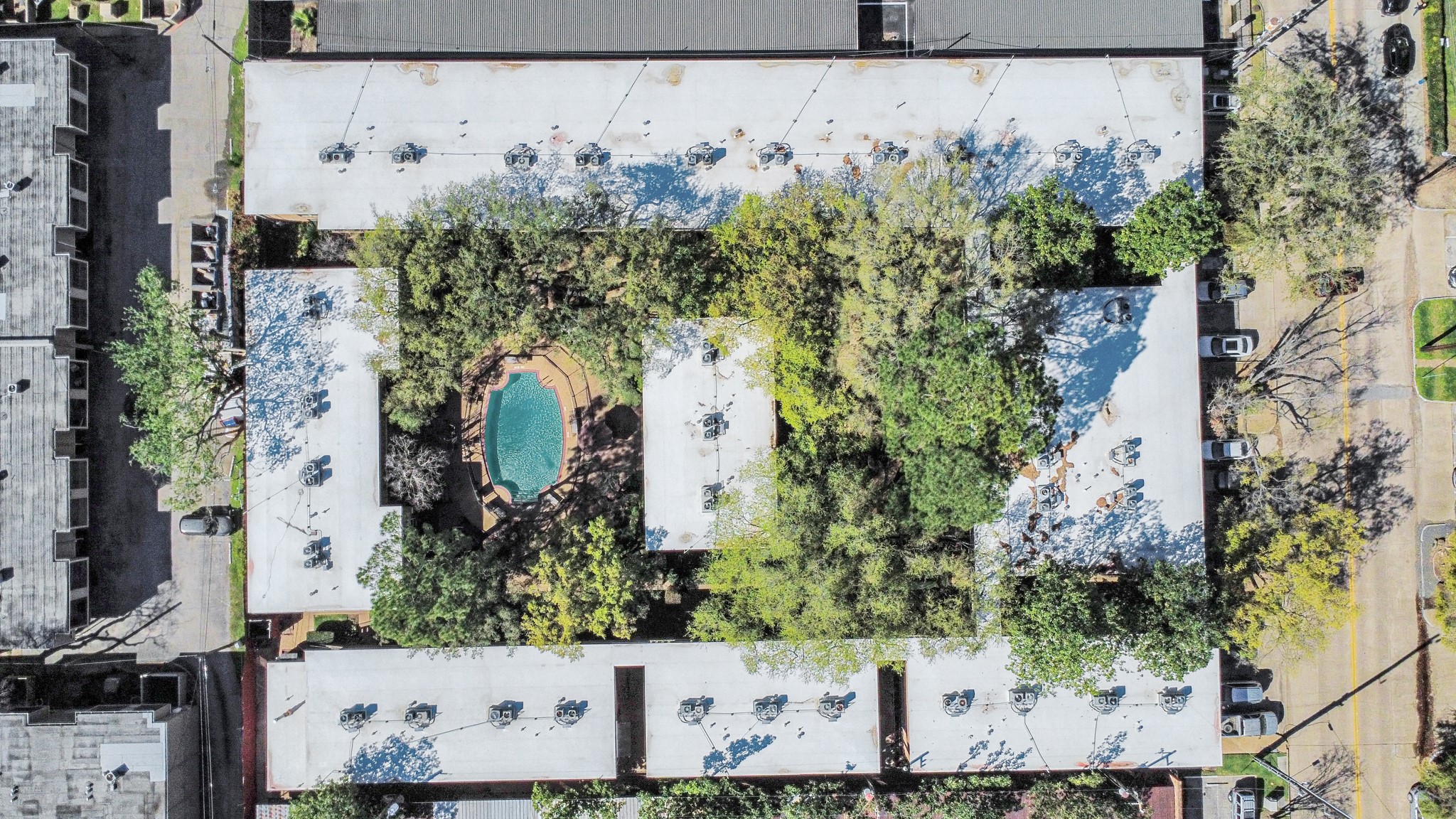 3224 Timmons Lane, Unit 168 Houston, TX 77027 - Photo 31 of 36 an aerial view of a garden
