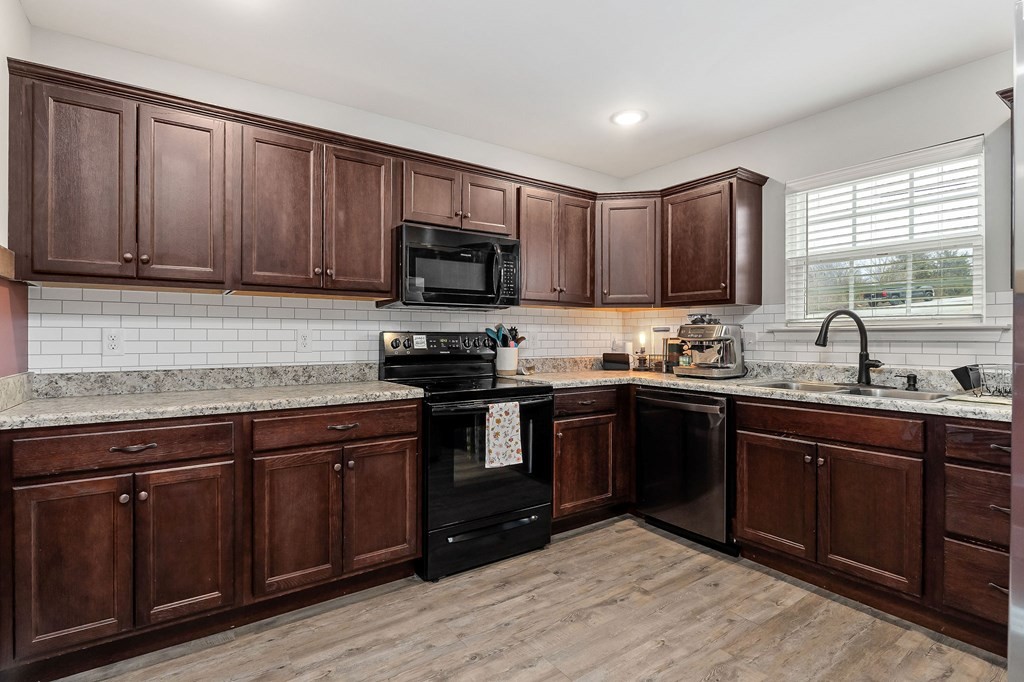 1198 Ray Broyles Road Sparta, TN 38583 - Photo 3 of 17 Gallery Image 3
