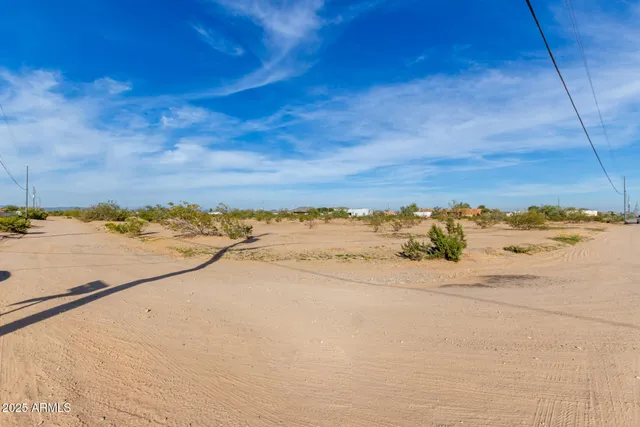 $550,000 | 18044 West Peak View Road, Unit METES & BOUNDS, Surprise, AZ 85387