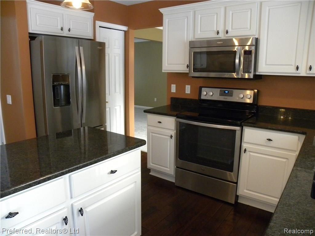 3976 May Center Road Lake Orion, MI 48360 - Photo 13 of 38 Kitchen