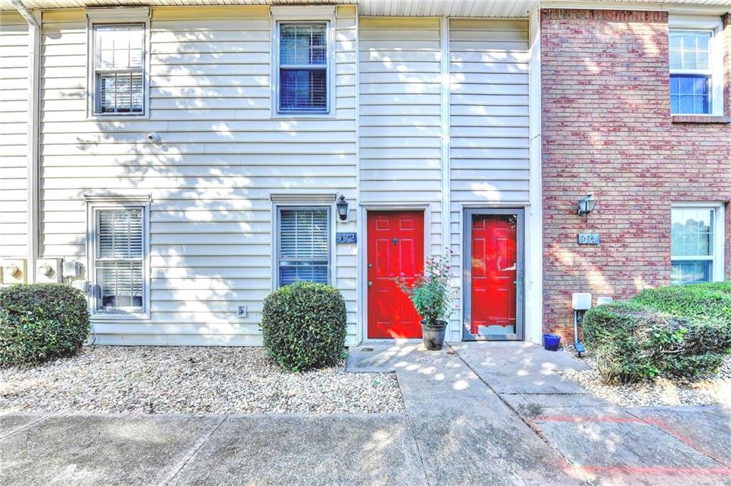 992 Old Holcomb Bridge Road Roswell, GA 30076 - Photo 2 of 34 a view of windows