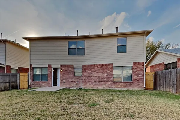 a view of a house with a back yard