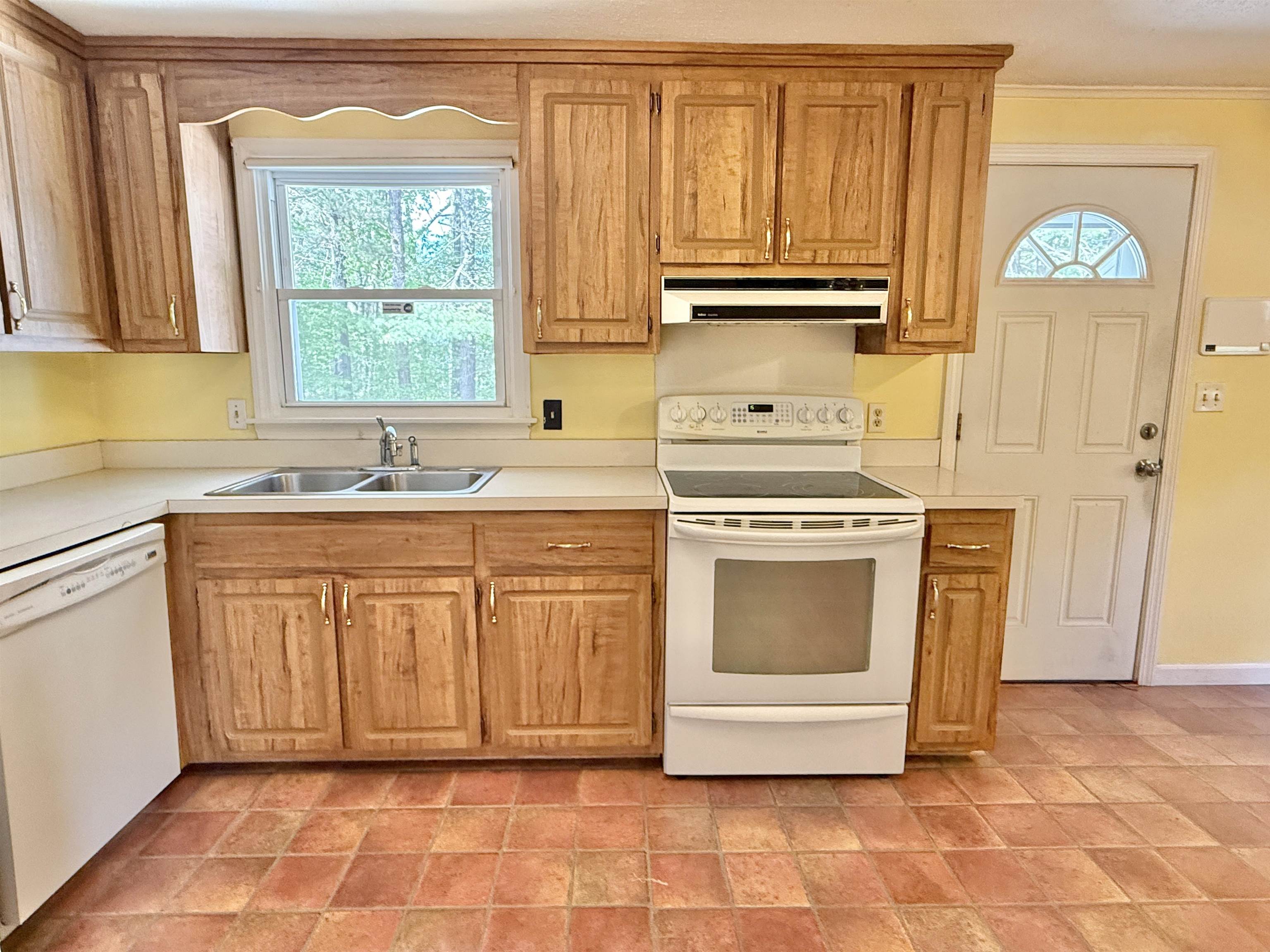 4 Rita Avenue Pelham, NH 03076 - Photo 4 of 54
