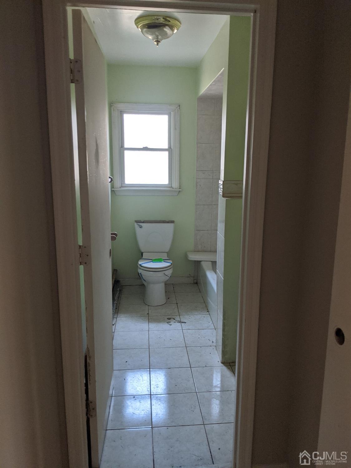 154 Broadway Road Cranbury, NJ 08512 - Photo 4 of 15 a bathroom with a toilet