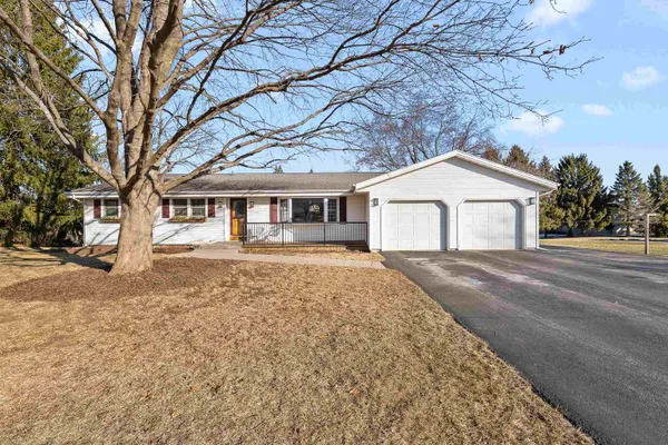 $515,000 | 2613 East Grandview Drive, Milton, WI 53563