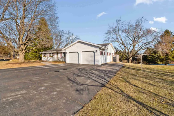 $495,000 | 2613 East Grandview Drive, Milton, WI 53563